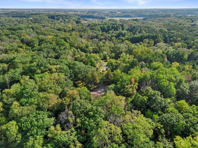 N9162 Woodridge COURT, East Troy, WI 53120