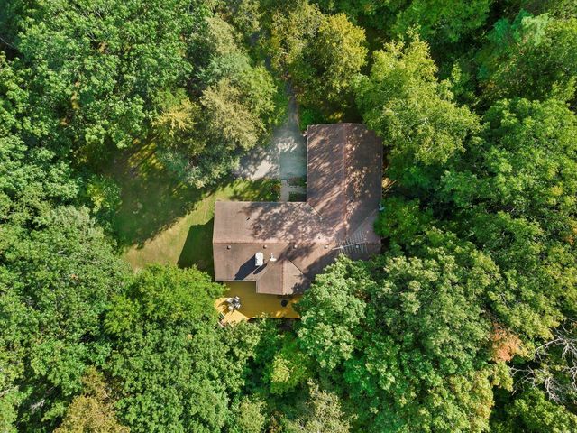 N9162 Woodridge COURT, East Troy, WI 53120