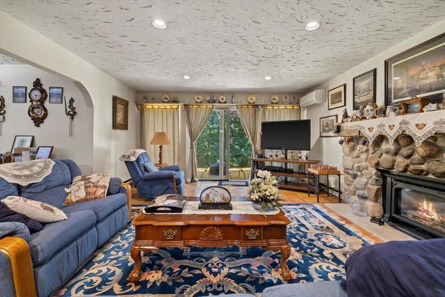 N9162 Woodridge COURT, East Troy, WI 53120