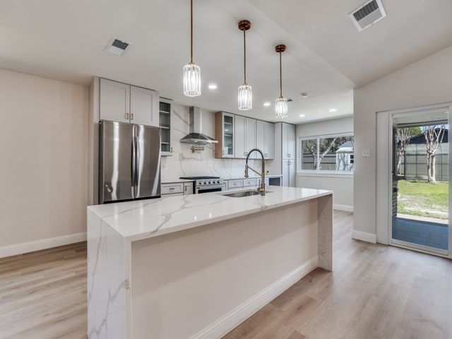 9008 Flicker Lane, Dallas, TX 75238