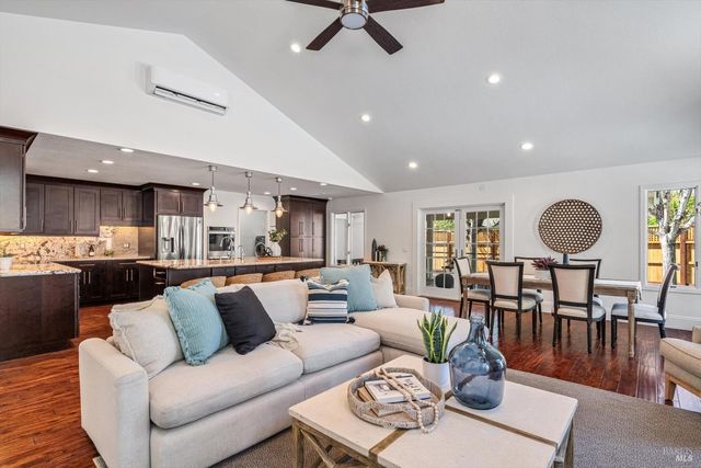 10014 Herb Rd, Windsor, CA 95492