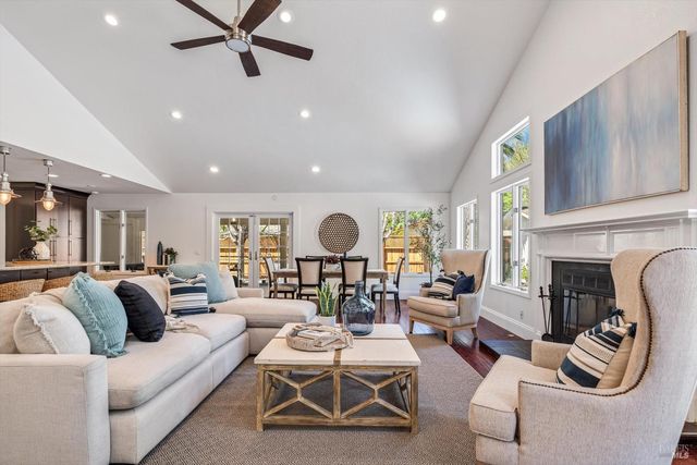 10014 Herb Rd, Windsor, CA 95492