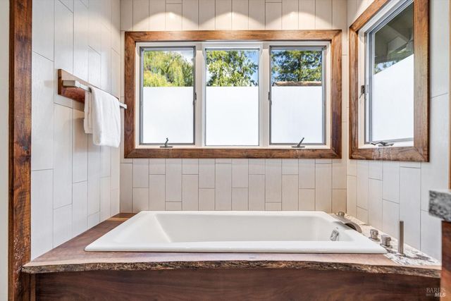 10014 Herb Rd, Windsor, CA 95492