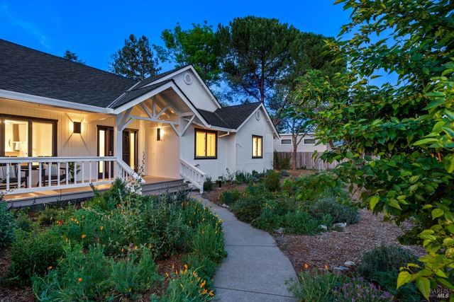 10014 Herb Rd, Windsor, CA 95492