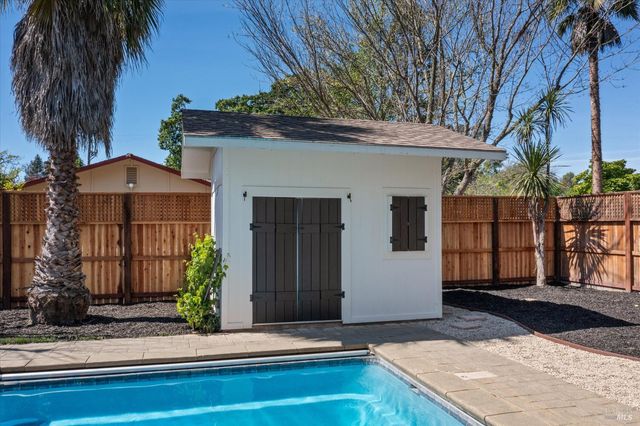 10014 Herb Rd, Windsor, CA 95492