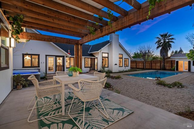 10014 Herb Rd, Windsor, CA 95492