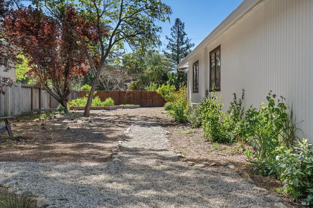 10014 Herb Rd, Windsor, CA 95492
