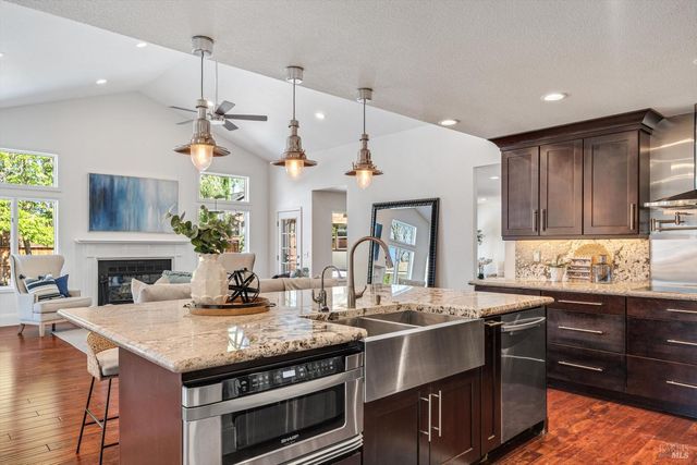 10014 Herb Rd, Windsor, CA 95492