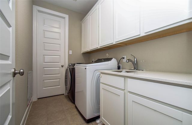 66 Zenith Lane, Sugar Land, TX 77498