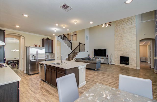 66 Zenith Lane, Sugar Land, TX 77498