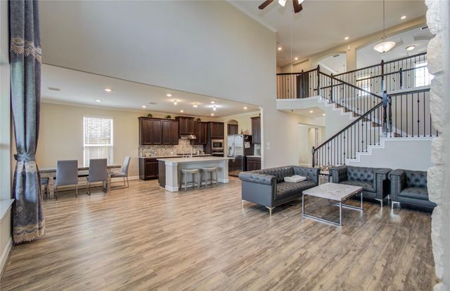 66 Zenith Lane, Sugar Land, TX 77498