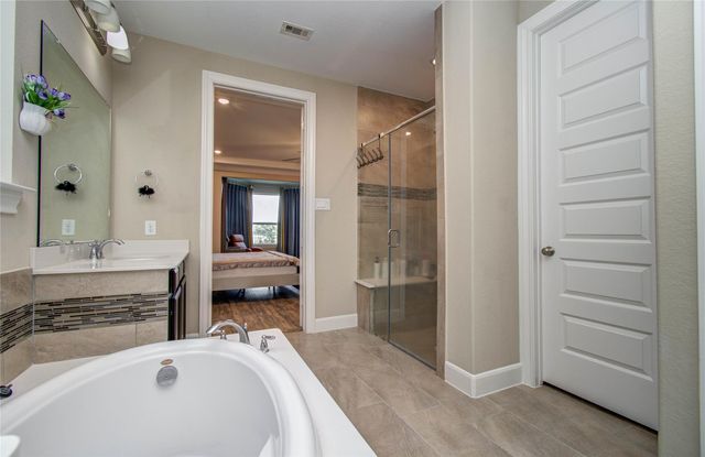 66 Zenith Lane, Sugar Land, TX 77498