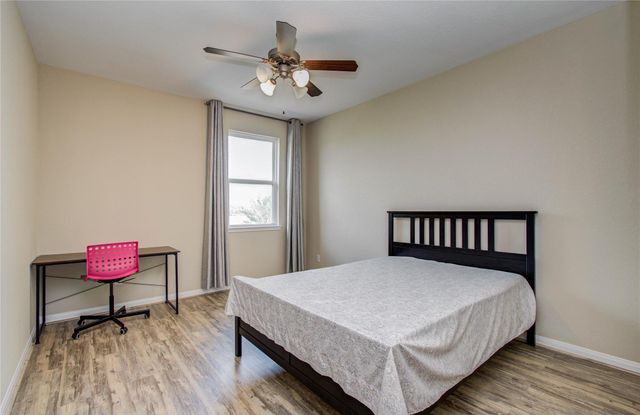 66 Zenith Lane, Sugar Land, TX 77498