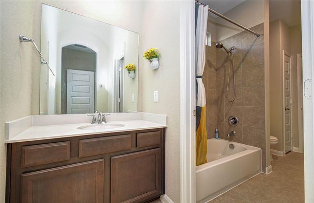 66 Zenith Lane, Sugar Land, TX 77498