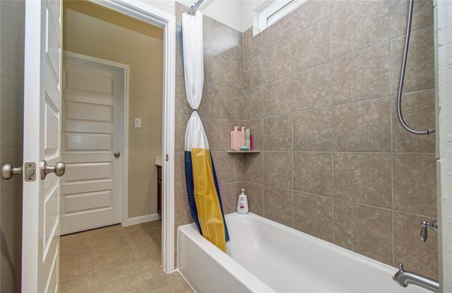 66 Zenith Lane, Sugar Land, TX 77498