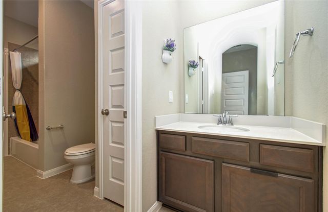 66 Zenith Lane, Sugar Land, TX 77498