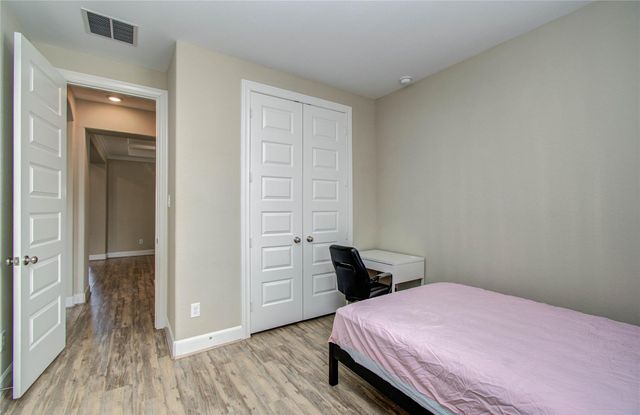 66 Zenith Lane, Sugar Land, TX 77498