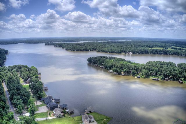 657 E Eagle Point Dr, Mount Vernon, TX 75457