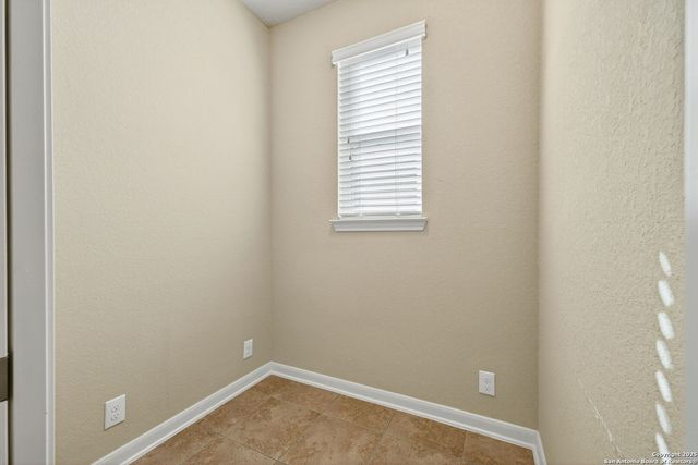 331 Mirror Lk, San Antonio, TX 78260