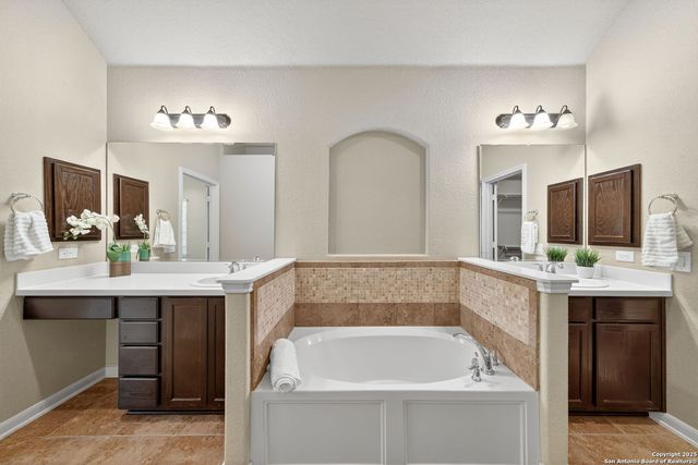 331 Mirror Lk, San Antonio, TX 78260