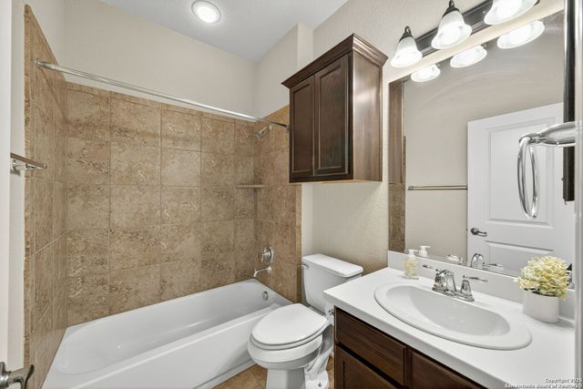 331 Mirror Lk, San Antonio, TX 78260