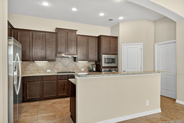 331 Mirror Lk, San Antonio, TX 78260