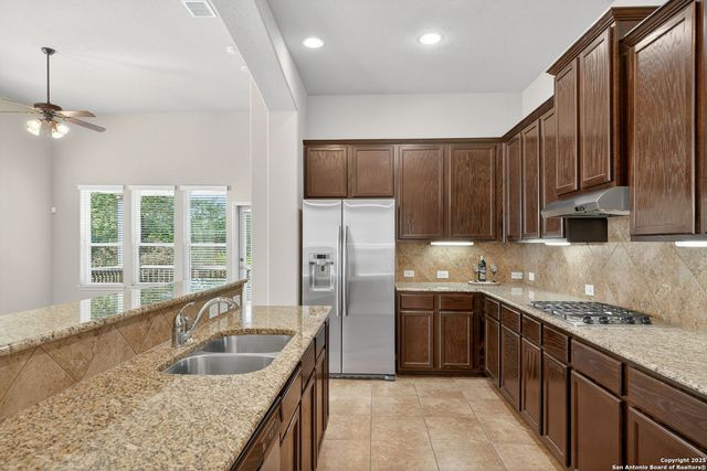 331 Mirror Lk, San Antonio, TX 78260