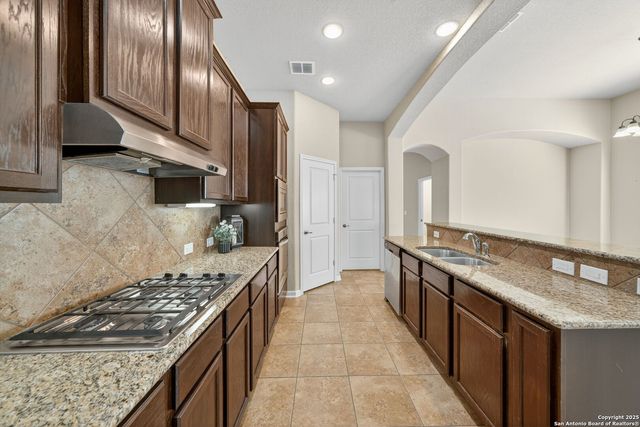 331 Mirror Lk, San Antonio, TX 78260