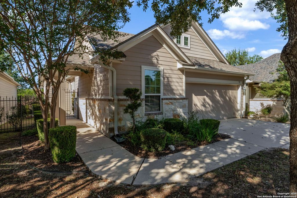 331 Mirror Lk, San Antonio, TX 78260