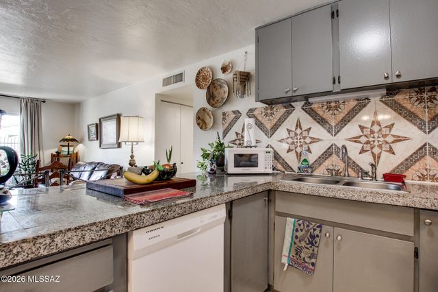 812 S Langley Ave Unit 102, Tucson, AZ 85710