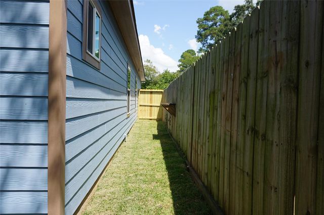 9864 Arbor Oak Street, Willis, TX 77318