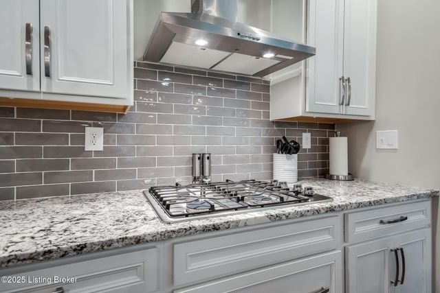 15808 Barkley Lake Ct, Louisville, KY 40245