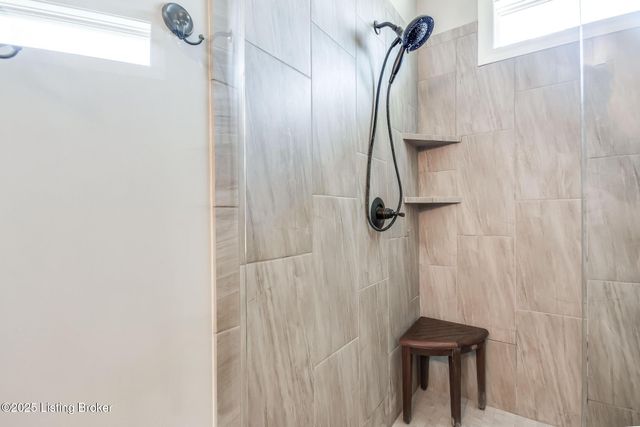 15808 Barkley Lake Ct, Louisville, KY 40245