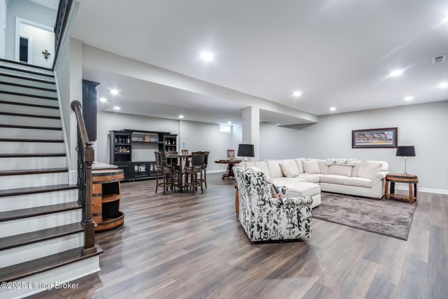 15808 Barkley Lake Ct, Louisville, KY 40245