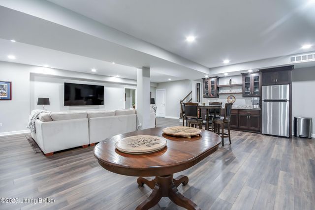 15808 Barkley Lake Ct, Louisville, KY 40245