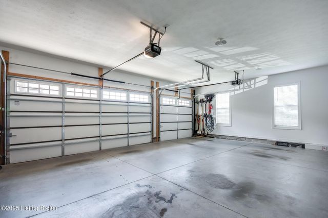 15808 Barkley Lake Ct, Louisville, KY 40245