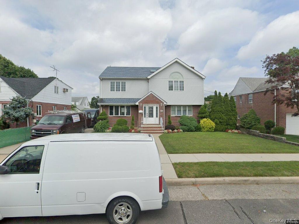 922 N 1st Street, New Hyde Park, NY 11040
