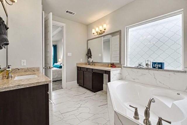 729 Angelina Street, Webster, TX 77598