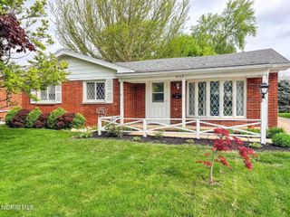 3243 S Eastmoreland Drive, Oregon, OH 43616