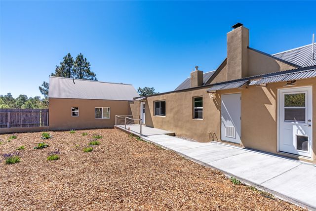 61 Ortiz Road, Santa Fe, NM 87505