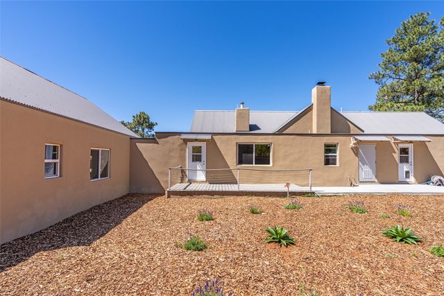 61 Ortiz Road, Santa Fe, NM 87505
