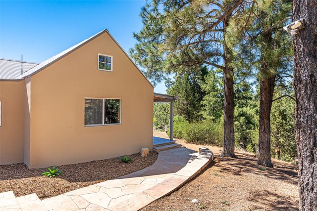 61 Ortiz Road, Santa Fe, NM 87505