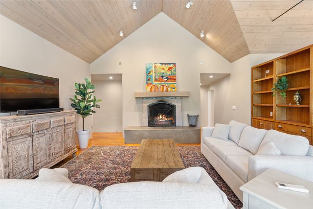 61 Ortiz Road, Santa Fe, NM 87505