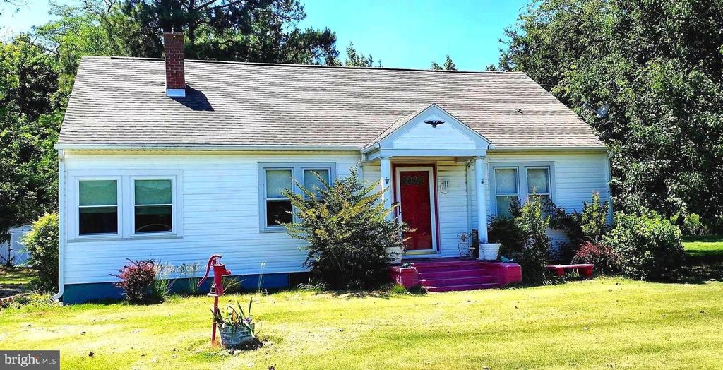 Image 1 of property listing at 10116 DEAL ISLAND RD, Deal Island, MD 21821