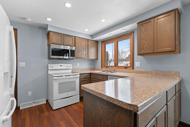 855 GREENFIELD TRAIL, Oshkosh, WI 54904