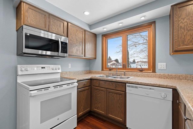 855 GREENFIELD TRAIL, Oshkosh, WI 54904