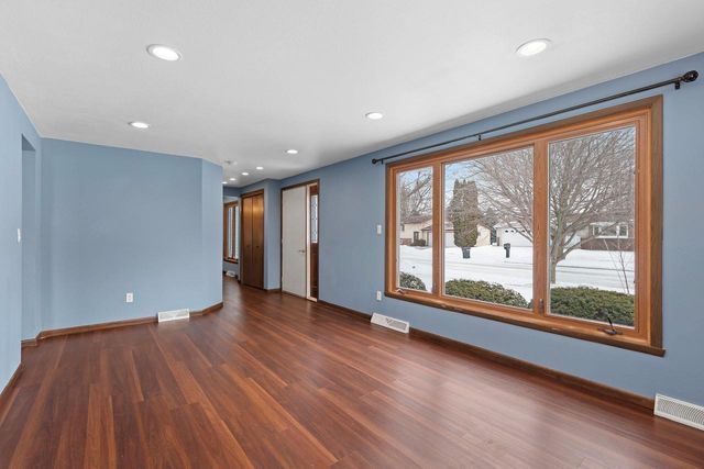 855 GREENFIELD TRAIL, Oshkosh, WI 54904