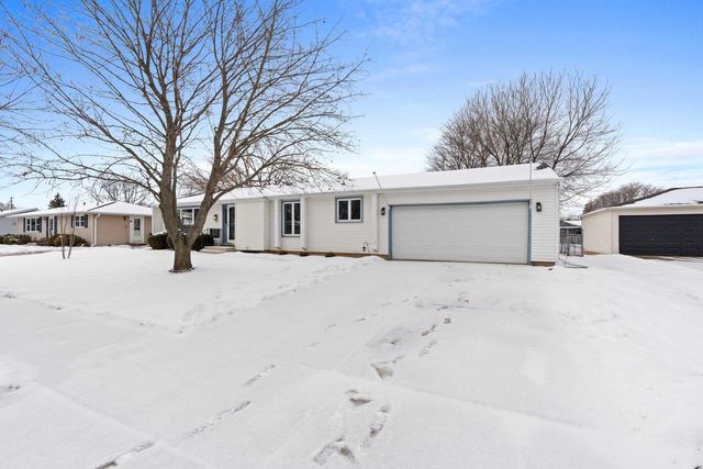 855 GREENFIELD TRAIL, Oshkosh, WI 54904