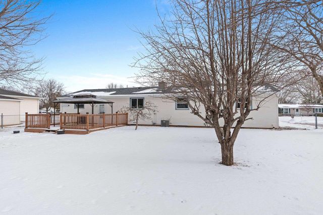 855 GREENFIELD TRAIL, Oshkosh, WI 54904