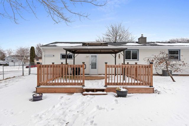 855 GREENFIELD TRAIL, Oshkosh, WI 54904